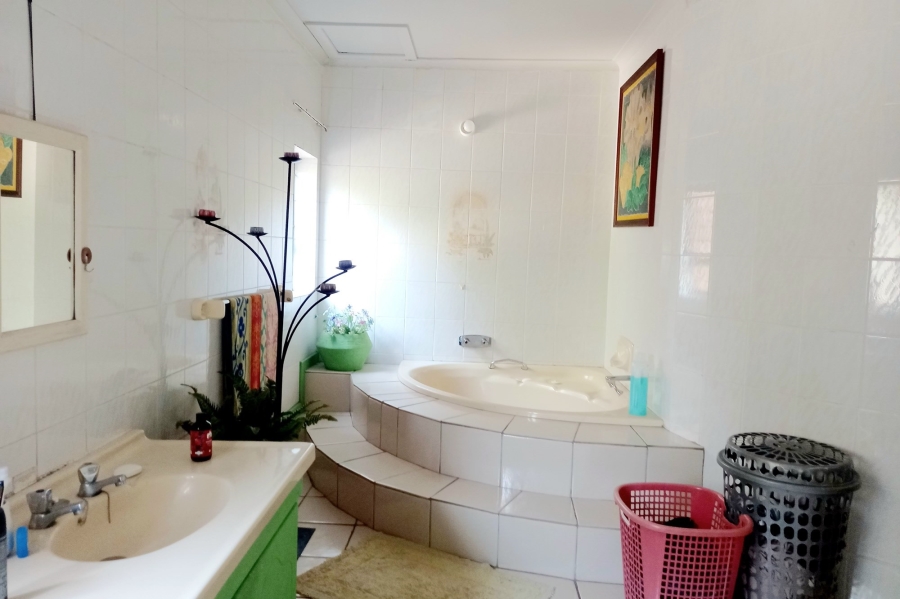 5 Bedroom Property for Sale in Vredenburg Western Cape